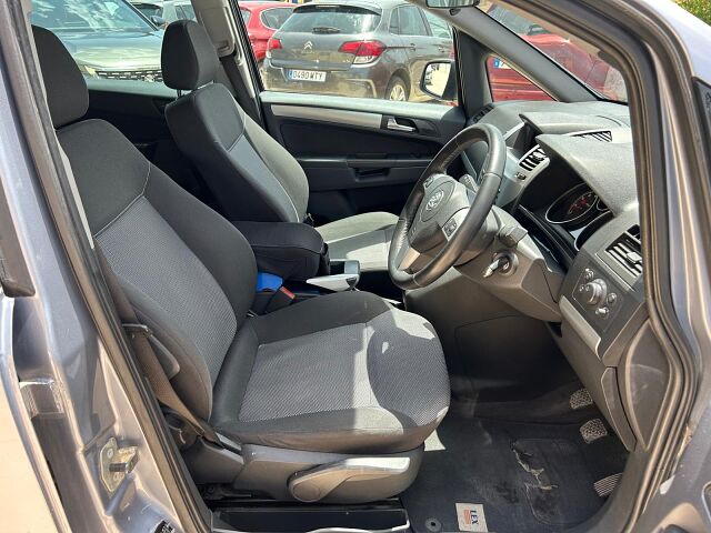 OPEL ZAFIRA DESIGN 1.6 SPANISH RHD IN SPAIN 131000 MILES 7 SEATS SUPERB 2010